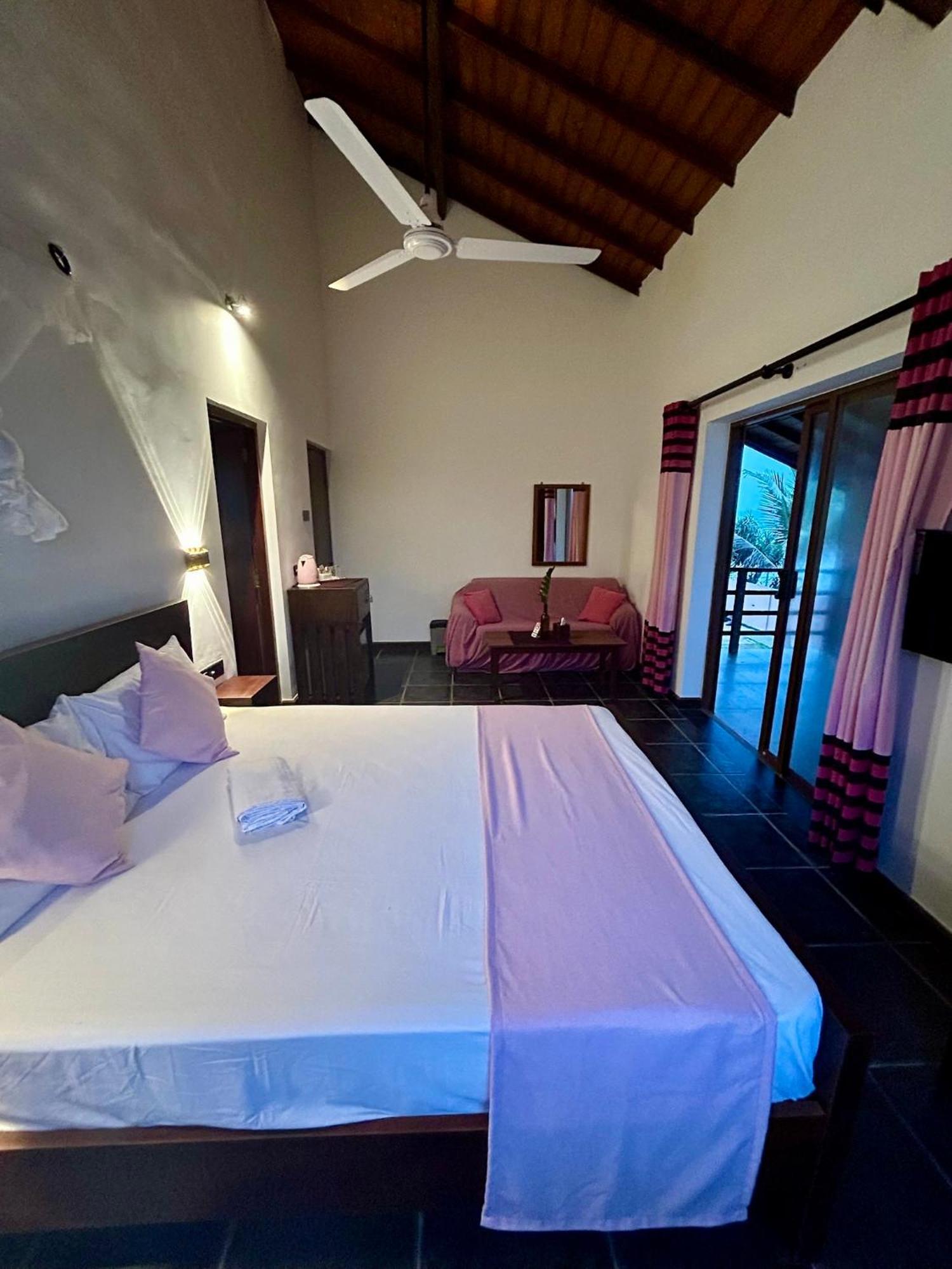Reef Bungalow Hotel Pamunugama Экстерьер фото